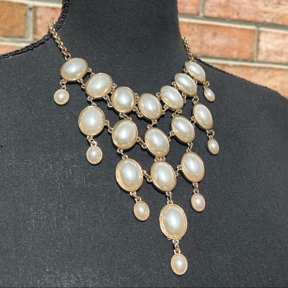 Classy Pearl & Gold Necklace - Picture 10 of 10